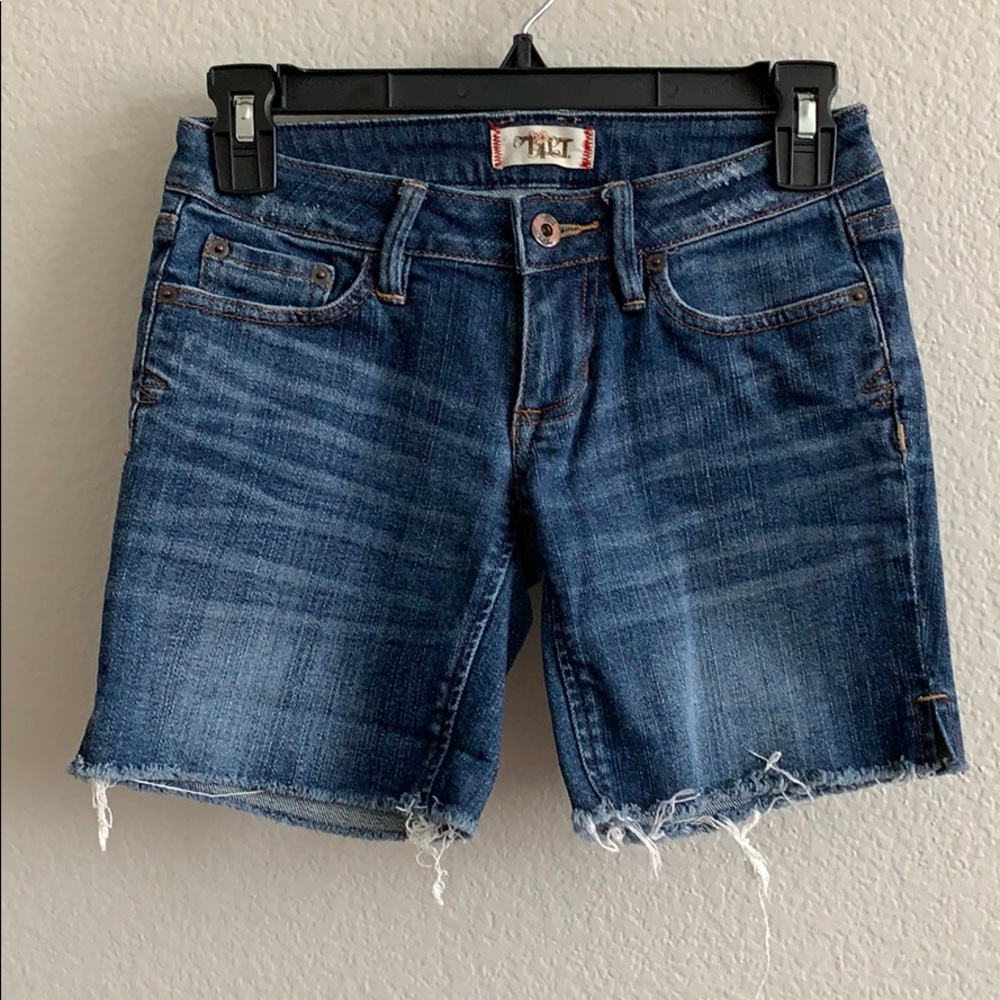 Tilt jean shorts